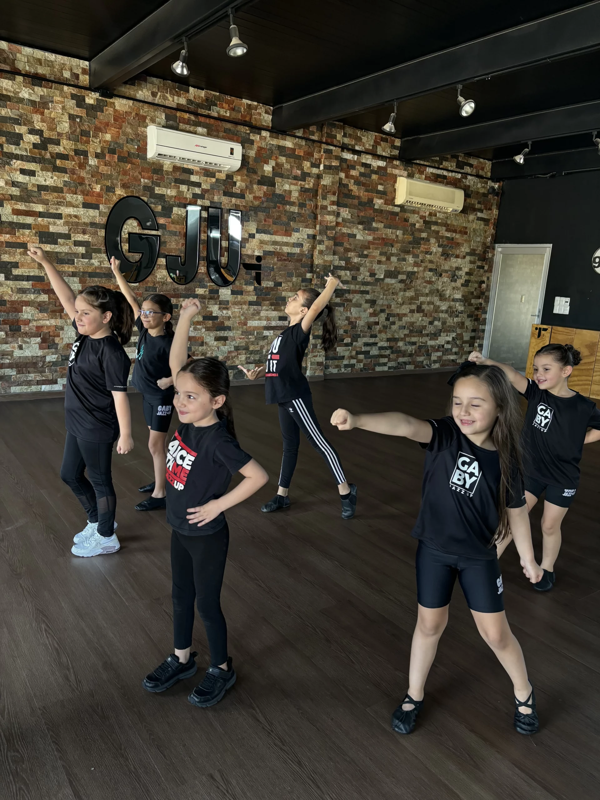 Mini Dinamitas entrenando